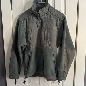 Heavy fleece tactical jacket by Tactical Tailor  Mens size medium.